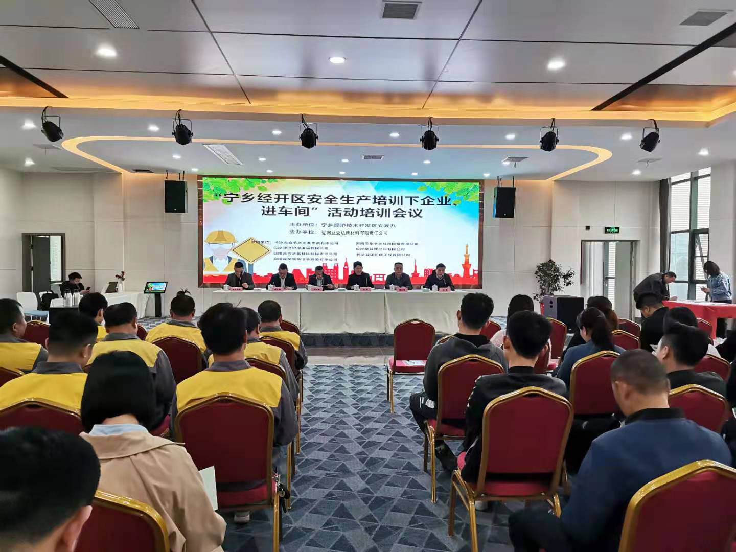 湖南益宏達新材料有限責(zé)任公司,HDPE、土工布、土工膜、土工格柵、排水網(wǎng)